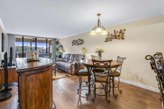 6427 CORAL LAKE Drive 303, Margate, FL 33063