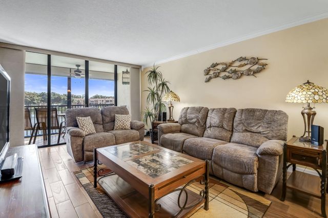 6427 CORAL LAKE Drive 303, Margate, FL 33063