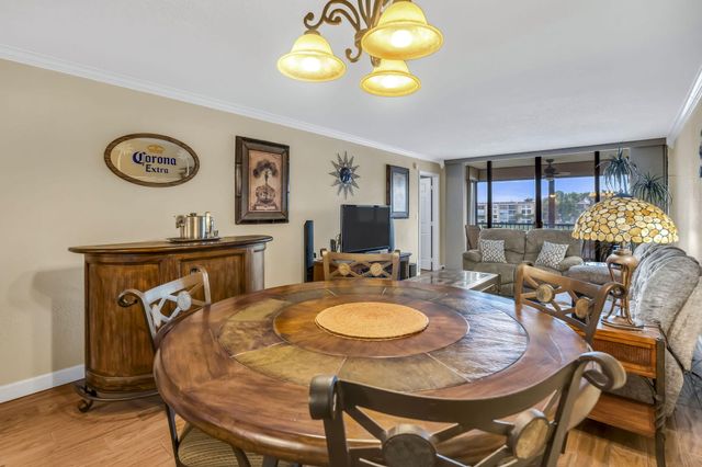 6427 CORAL LAKE Drive 303, Margate, FL 33063