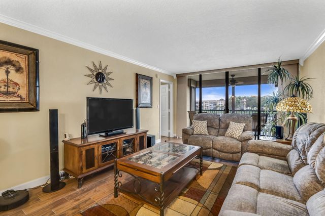 6427 CORAL LAKE Drive 303, Margate, FL 33063