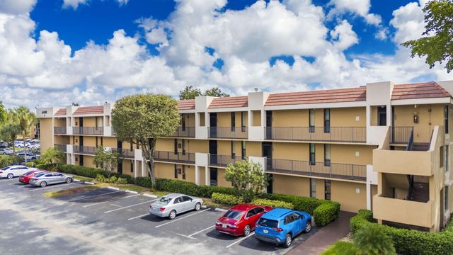 6427 CORAL LAKE Drive 303, Margate, FL 33063
