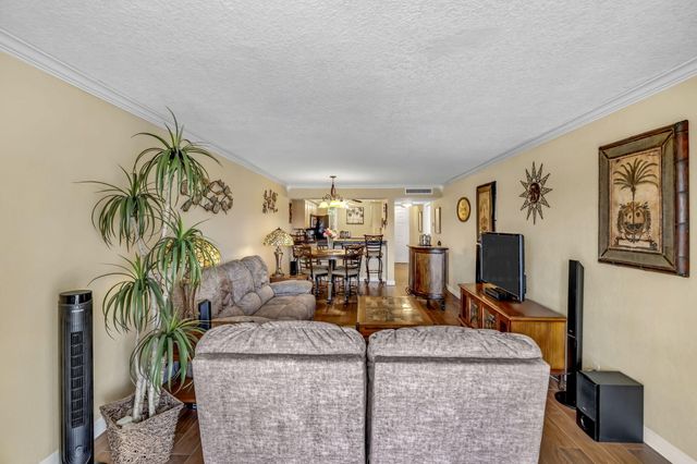 6427 CORAL LAKE Drive 303, Margate, FL 33063