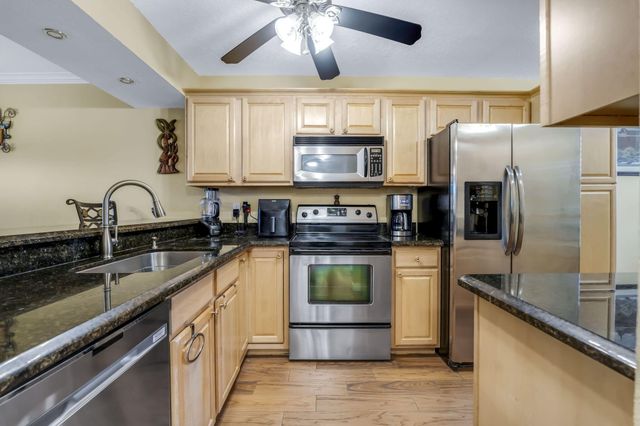 6427 CORAL LAKE Drive 303, Margate, FL 33063