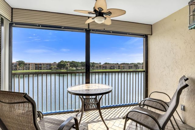 6427 CORAL LAKE Drive 303, Margate, FL 33063