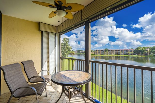 6427 CORAL LAKE Drive 303, Margate, FL 33063