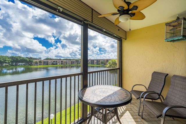 6427 CORAL LAKE Drive 303, Margate, FL 33063