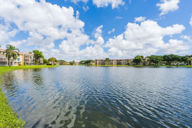 6427 CORAL LAKE Drive 303, Margate, FL 33063