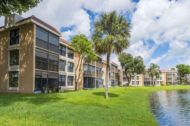 6427 CORAL LAKE Drive 303, Margate, FL 33063