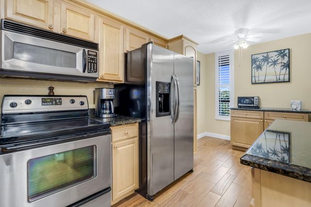 6427 CORAL LAKE Drive 303, Margate, FL 33063