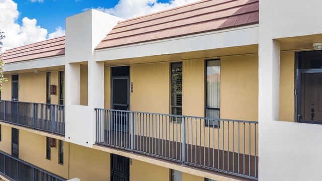 6427 CORAL LAKE Drive 303, Margate, FL 33063