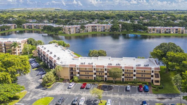6427 CORAL LAKE Drive 303, Margate, FL 33063