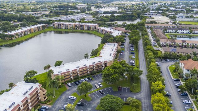 6427 CORAL LAKE Drive 303, Margate, FL 33063