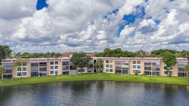 6427 CORAL LAKE Drive 303, Margate, FL 33063