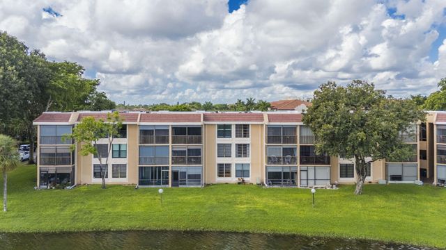 6427 CORAL LAKE Drive 303, Margate, FL 33063