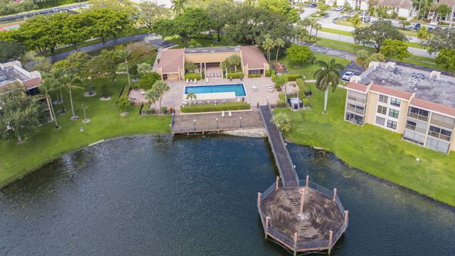 6427 CORAL LAKE Drive 303, Margate, FL 33063