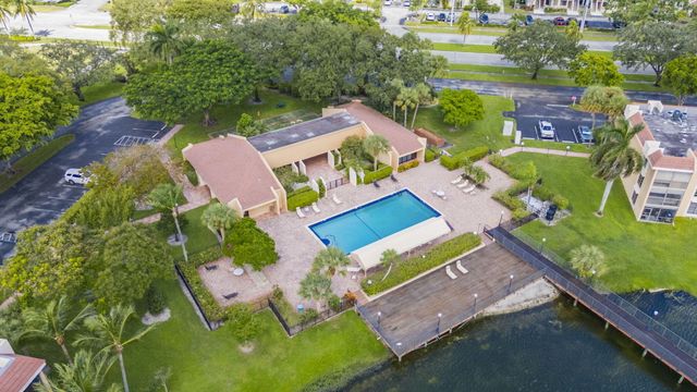 6427 CORAL LAKE Drive 303, Margate, FL 33063