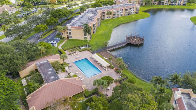 6427 CORAL LAKE Drive 303, Margate, FL 33063