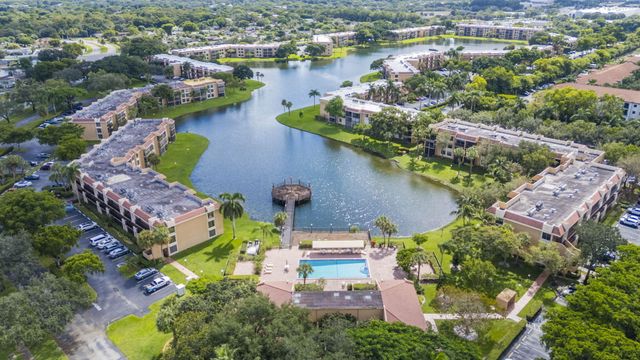 6427 CORAL LAKE Drive 303, Margate, FL 33063