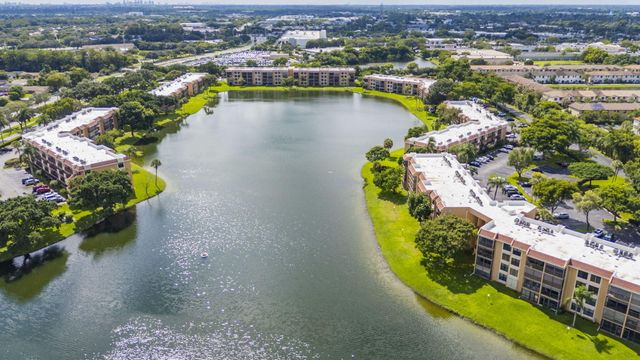6427 CORAL LAKE Drive 303, Margate, FL 33063