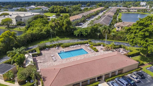 6427 CORAL LAKE Drive 303, Margate, FL 33063