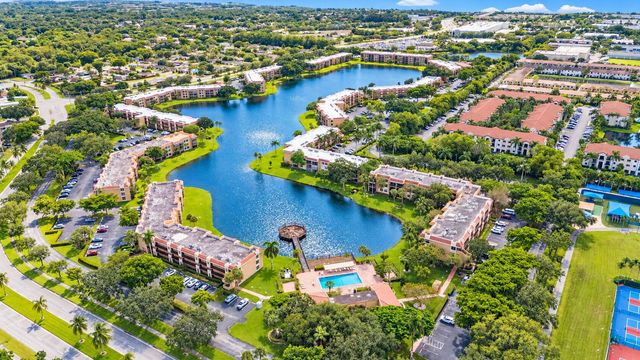 6427 CORAL LAKE Drive 303, Margate, FL 33063