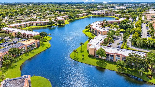 6427 CORAL LAKE Drive 303, Margate, FL 33063