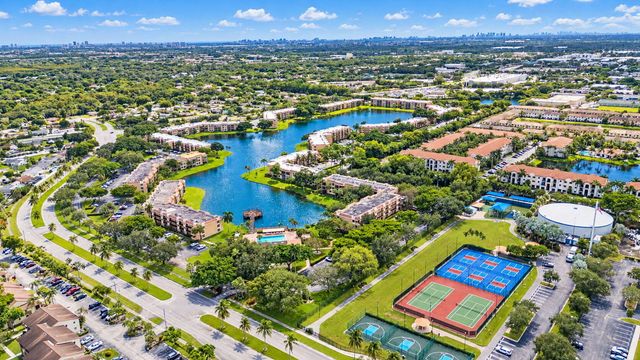 6427 CORAL LAKE Drive 303, Margate, FL 33063