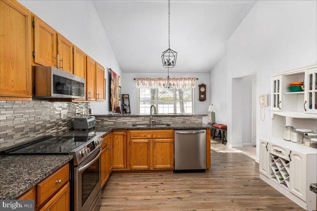 14 AMBLER LN, Falling Waters, WV 25419