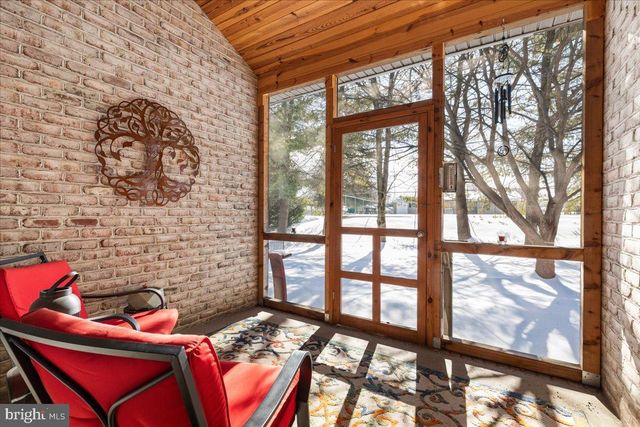 14 AMBLER LN, Falling Waters, WV 25419