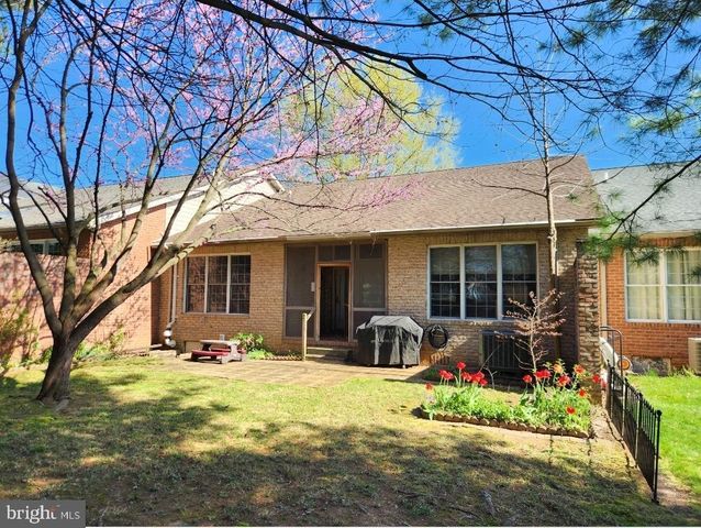 14 AMBLER LN, Falling Waters, WV 25419