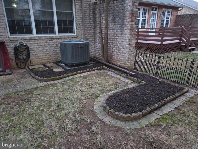 14 AMBLER LN, Falling Waters, WV 25419