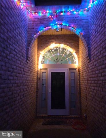 14 AMBLER LN, Falling Waters, WV 25419