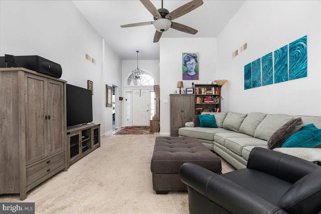 14 AMBLER LN, Falling Waters, WV 25419