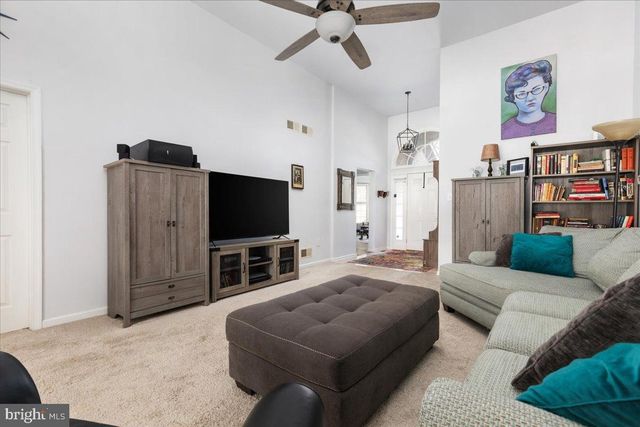 14 AMBLER LN, Falling Waters, WV 25419