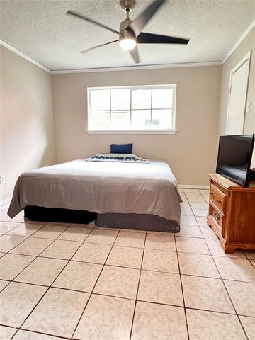 15119 Mcleod Drive, Houston, TX 77060