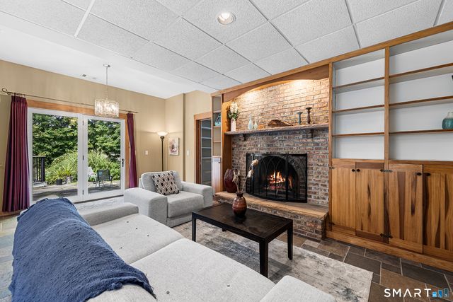 160 Peck Hill Road, Woodbridge, CT 06525