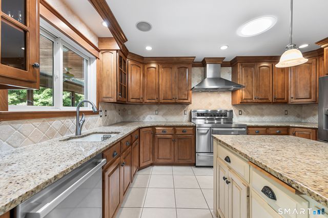 160 Peck Hill Road, Woodbridge, CT 06525