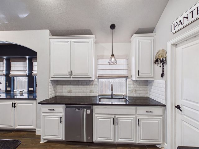 1104 Summer Lane, Mckinney, TX 75071