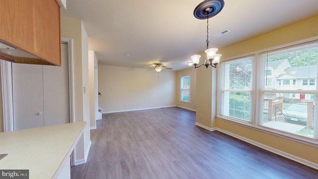 6008 CHESTNUT HOLLOW CT, Centreville, VA 20121