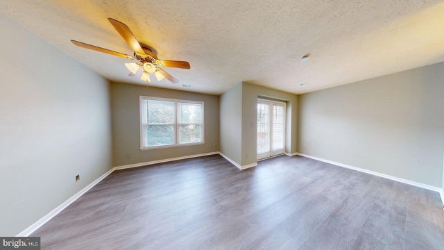 6008 CHESTNUT HOLLOW CT, Centreville, VA 20121