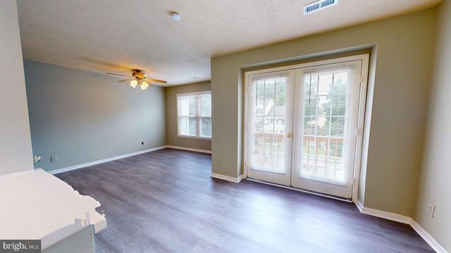6008 CHESTNUT HOLLOW CT, Centreville, VA 20121