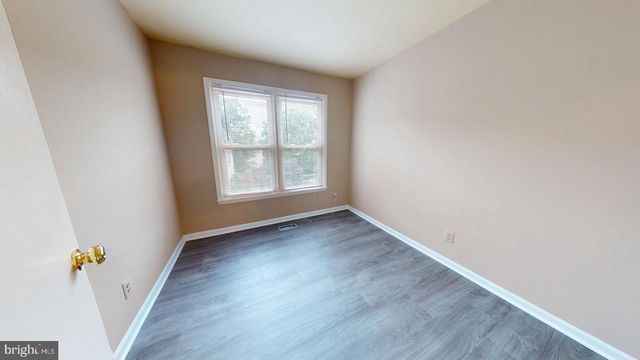 6008 CHESTNUT HOLLOW CT, Centreville, VA 20121