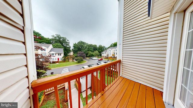6008 CHESTNUT HOLLOW CT, Centreville, VA 20121
