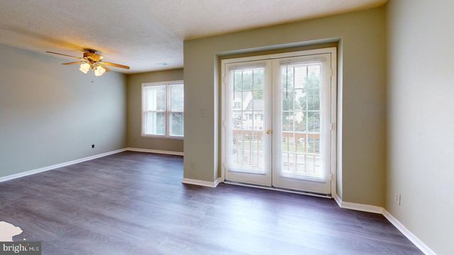 6008 CHESTNUT HOLLOW CT, Centreville, VA 20121
