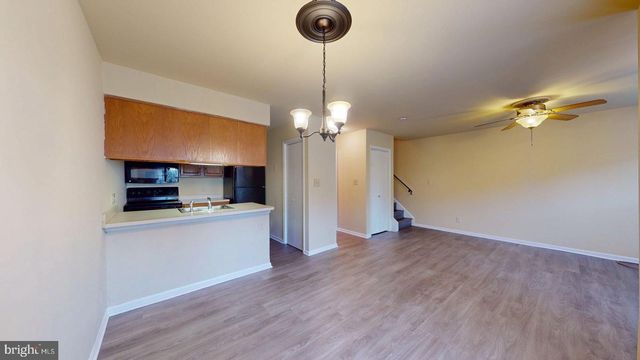 6008 CHESTNUT HOLLOW CT, Centreville, VA 20121