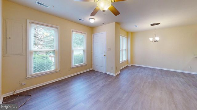 6008 CHESTNUT HOLLOW CT, Centreville, VA 20121