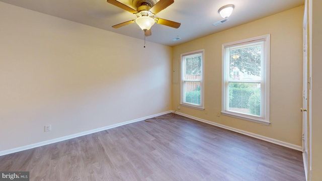 6008 CHESTNUT HOLLOW CT, Centreville, VA 20121