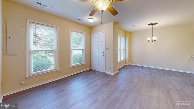6008 CHESTNUT HOLLOW CT, Centreville, VA 20121