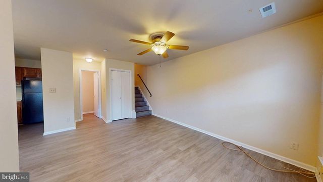 6008 CHESTNUT HOLLOW CT, Centreville, VA 20121