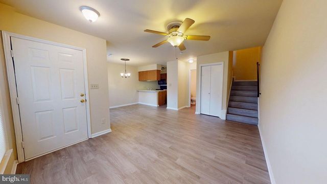 6008 CHESTNUT HOLLOW CT, Centreville, VA 20121